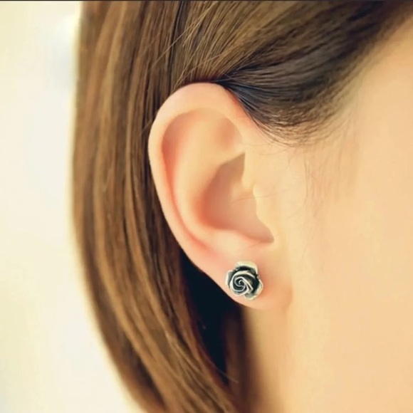 🎉HP🎉New! Sterling Silver Rose Stud Earrings - Picture 2 of 8